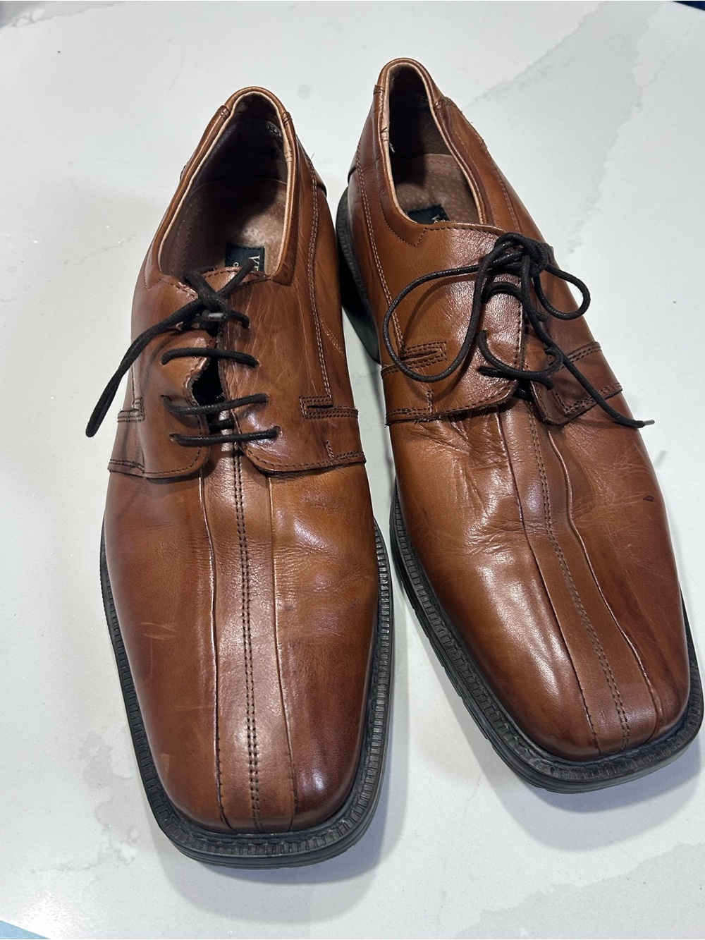 Men's Classic Tan Leather Derby Shoes — Everyday Dress Oxfords